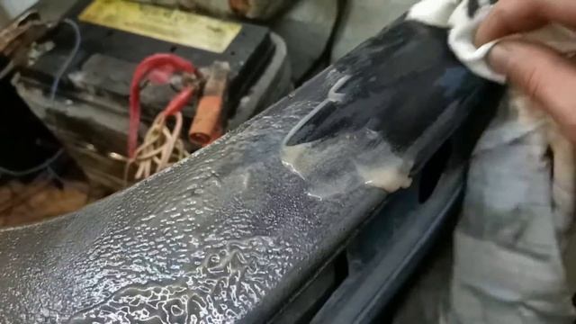 Ремонт бампера BMW E-34. Смывка старой краски. смотреть онлайн