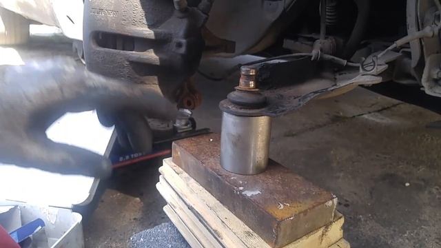 Wymiana sworznia wahacza Renault Scenic II, Megane II смотреть онлайн