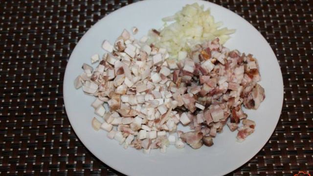 Мясные мешочки с грибами и беконом