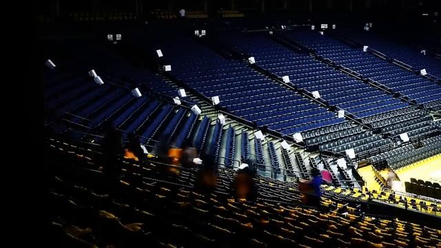 Oracle Arena Goes Gold смотреть онлайн