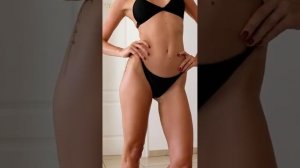 VIKI - Девушка в бикини