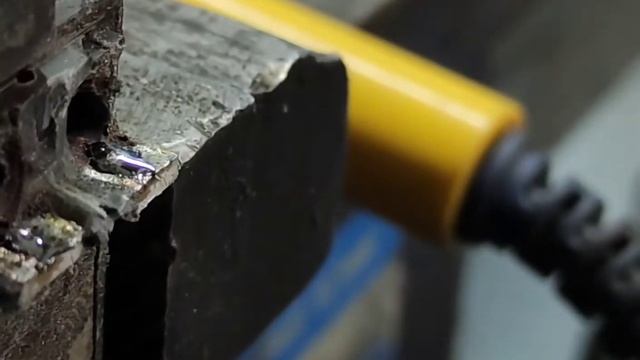 Замена щёток на оригинальном регуляторе Bosch. В мастерских часто говорят менять реле на новое! смотреть онлайн