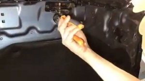 Как снять значок,прицел,звезду на капоте Mercedes-Benz W211