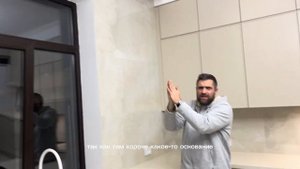Шикарная кухня в стиле минимализм! Кухня под окном, Мойка под окном, Акриловая столешница