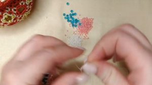 Новогодний шарик, оплетенный бисером