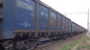 Электровоз 2ЭС7-001 с грузовым поездом