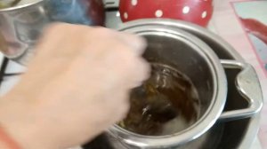 Лекарство от 100 болезней . Делаем сами из воска пчелиного , масло подсолнечного и желтка .