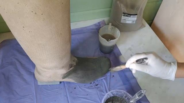 БЕТОННЫЕ ВАЗОНЫ своими руками / Клумба из старых сапог / Кашпо из бетона цемента