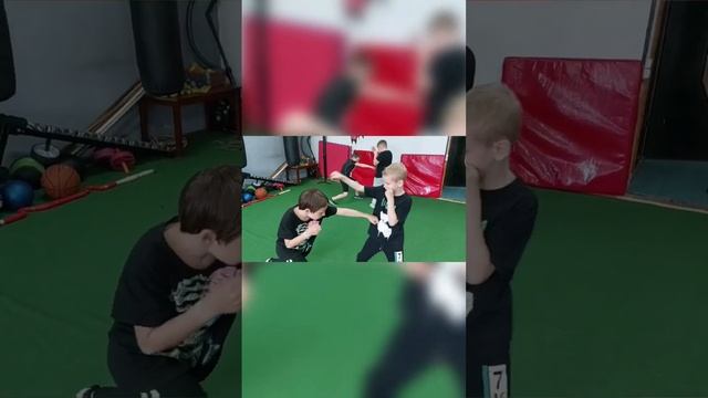 Школьная работа под команду тренера ???#вскбокс #бокс #тренер #боксер #спорт #тренировка #джеб смотреть онлайн