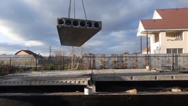 Стройка. Плиты перекрытия. Фундамент. смотреть онлайн