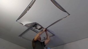 Световые линии / Натяжной потолок / Монтаж полотна на потолок