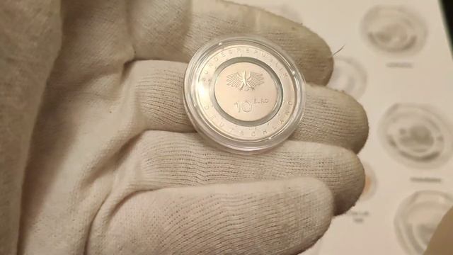 В воздухе Параплан.10 евро памятная монета 2019 смотреть онлайн