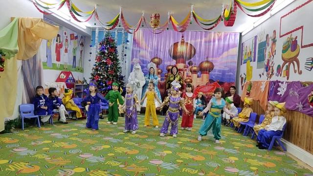 Детский сад "Малыш и Карлсон" г. Бишкек. Новый 2022 год. "Сказочный восток" (27.12.2021) смотреть онлайн