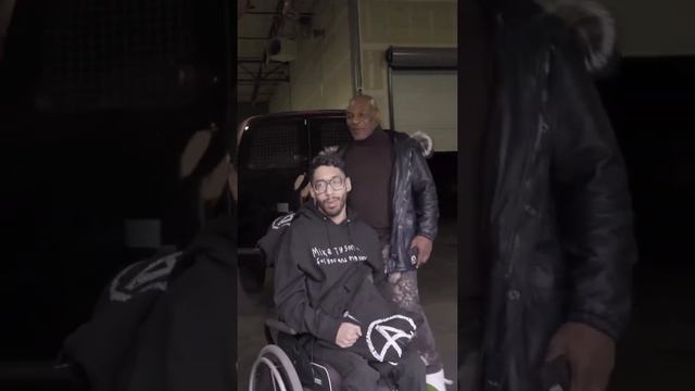 Mike Tyson с инвалидом-колясочником ???♥️✊?? Matthew Caleb Fernandez