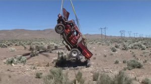 Тойоту сбросили с 3000 метров - тествидео испытание на прочность.