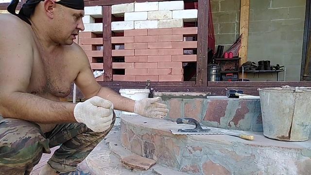 Облицовка крыльца натуральным камнем.