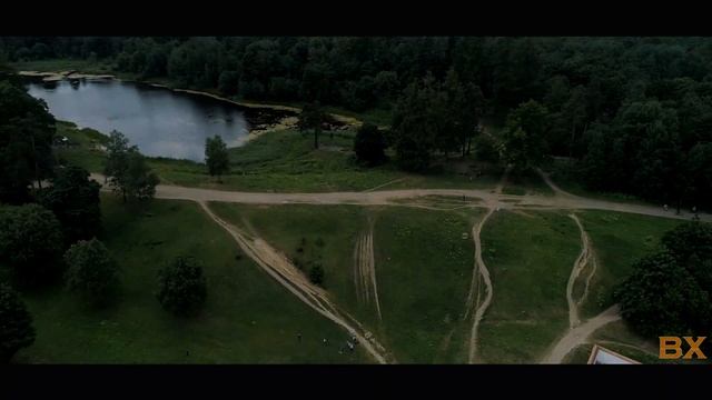 Гатчина. Приоратский дворец и парк коптер показывает с высоты птичьего полета.