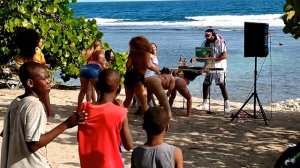 Интересно девки пляшут.