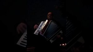 Христианская песня, на аккордеоне.