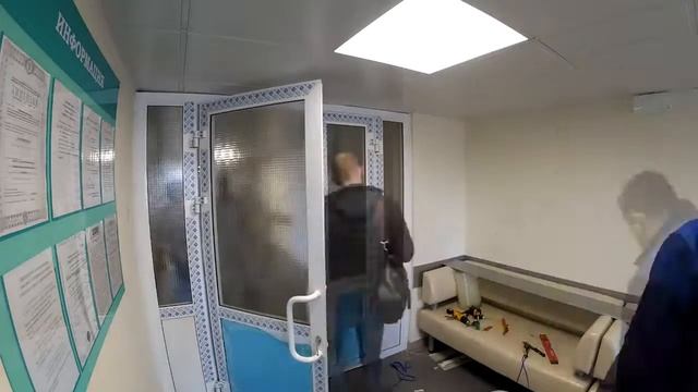 Алюминиевая перегородка с дверью