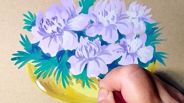Светло-сиреневые цветы в желтой вазе. Рисунок гуашью на крафтовой бумаге. смотреть онлайн