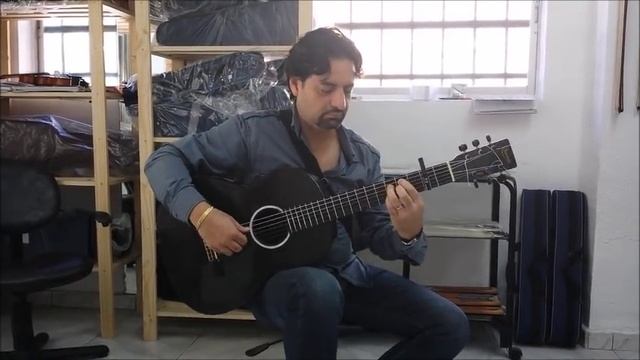 First flamenco guitar made of carbon fiber in Spain -"Dlutowski Classic G" model смотреть онлайн