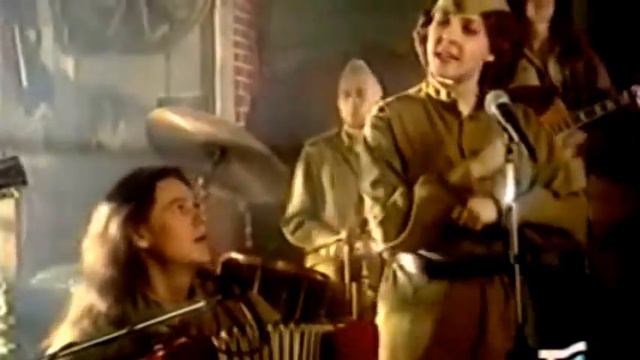 Бомбардировщики - Чиж и Ко,Марина Капуро,Татьяна Капуро... смотреть онлайн