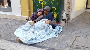 Миллионы аргентинцев стали бездомными. Люди пытаются выжить без жилья и еды