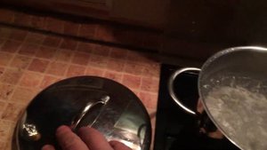 как крышки ставятся  на ручку кастрюль  всмпо