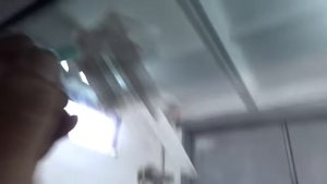 как приклеить крепление на стекло для салонного зеркала.