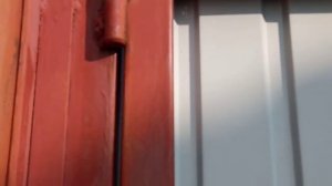 Удобный затвор на воротах с улици.