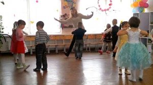 Открывайте шире двери - детский танец на утреннике #2