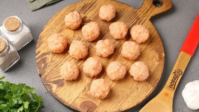 Куриные фрикадельки в томатном соусе