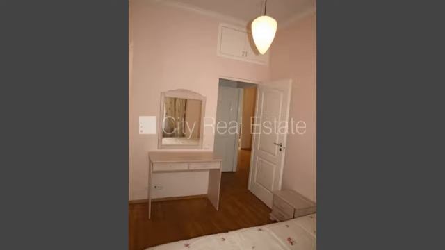 Латвия, Рига, Центр, Улица Юра Алунана. Фасадный дом, фасад с декоративной штука смотреть онлайн