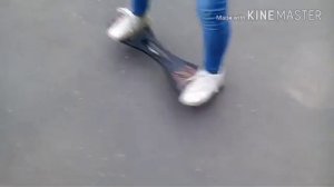 Как  кататься на двух колёсном скейте