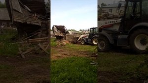 Круто!!! Трактор "TEREX" сносит наш старый дом.