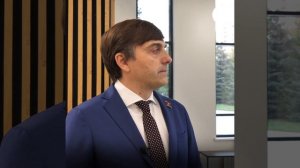 Сергей Кравцов возложил цветы в саду памяти гимназии № 175 г. Казани