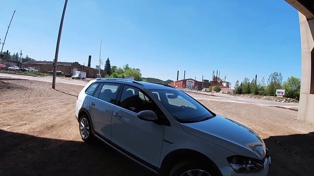 2017 Volkswagen Golf Alltrack Review смотреть онлайн