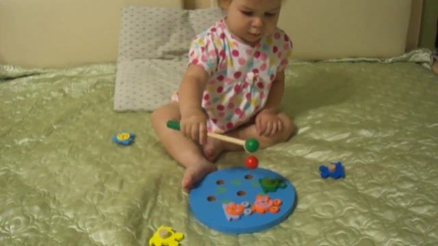 Рыбалка на магнитах для маленьких, развивающая игрушка для детей 1 года. Ловим лягушек смотреть онлайн