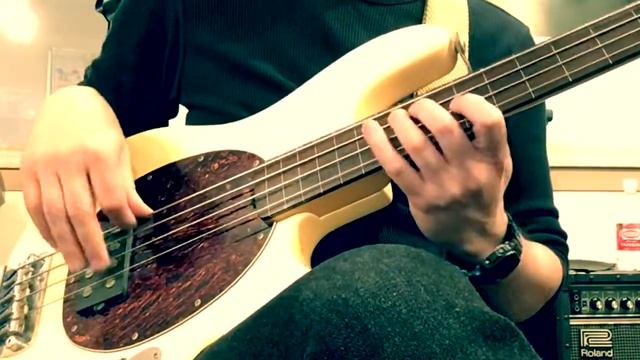 FRETLESS BASS+ZOOM B1 FOUR LOOPER смотреть онлайн