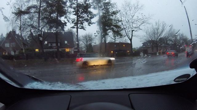 Renault TWIZY Fahrt bei Schneeregen - Tipps für Winterfahrten смотреть онлайн