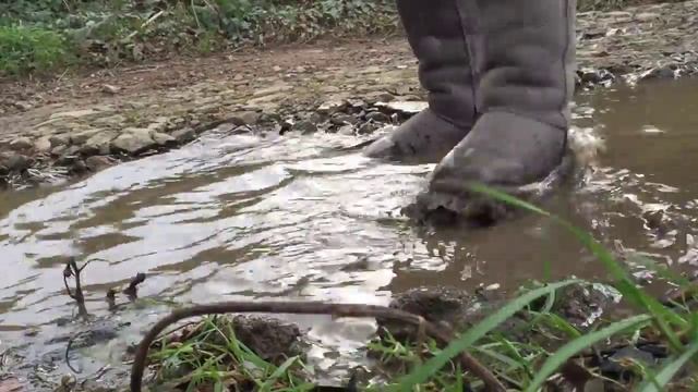 UGG tall grey in pond смотреть онлайн