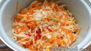 Салат на зиму из капусты, перца, моркови и лука