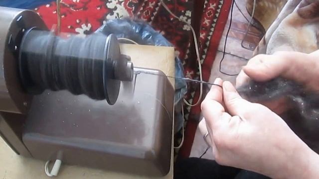 Прядение собачьего пуха на электропрялке