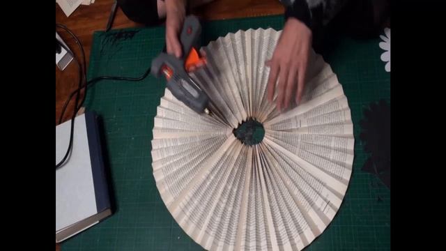 DIY: Wall Art Decor made of Old Book Pages {MadeByFate} #348 смотреть онлайн