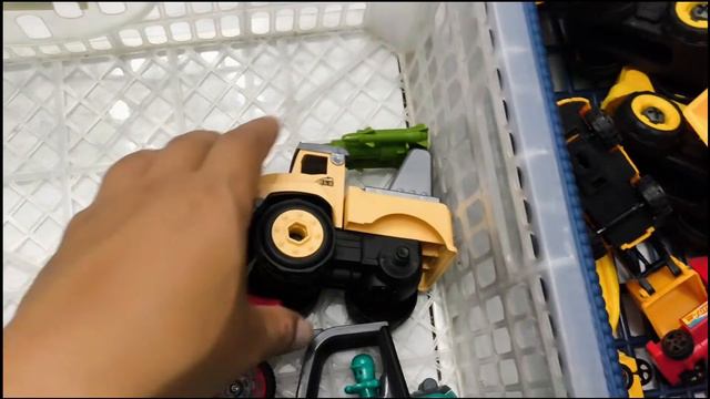 Грузовик Тема и город машин. Скорая, полиция, автовоз и дорожные знаки. Мультики про машинки смотреть онлайн