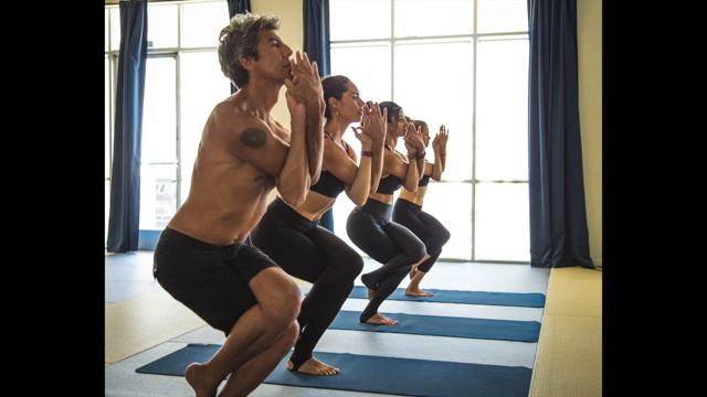 90-Minute Bikram Yoga Class with Sarah Newman смотреть онлайн