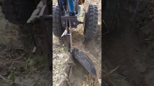 Вспашка целины самодельным плугом из газового баллона. Мотоблок Нева.