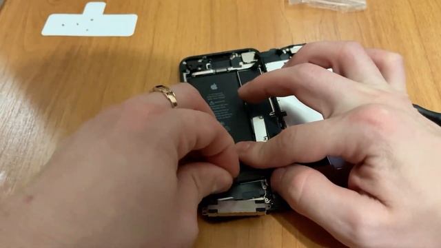 Как поменять аккумулятор на IPhone 7