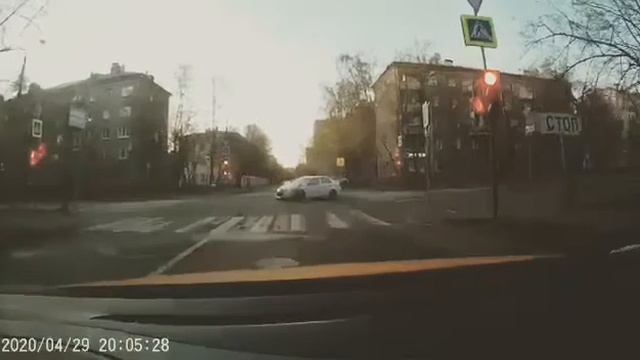 В Москве на улице Юных Ленинцев разбился байкер.